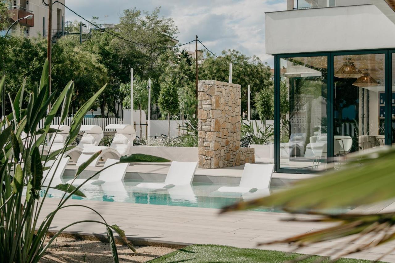 Instants Boutique Hotel (Adults Only) กัมบริลส์ ภายนอก รูปภาพ