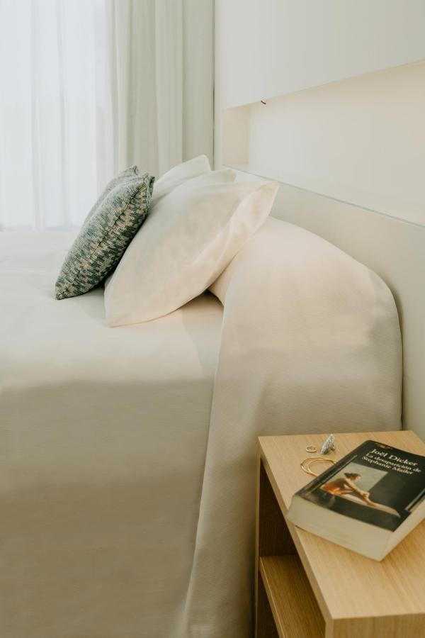 Instants Boutique Hotel (Adults Only) กัมบริลส์ ภายนอก รูปภาพ