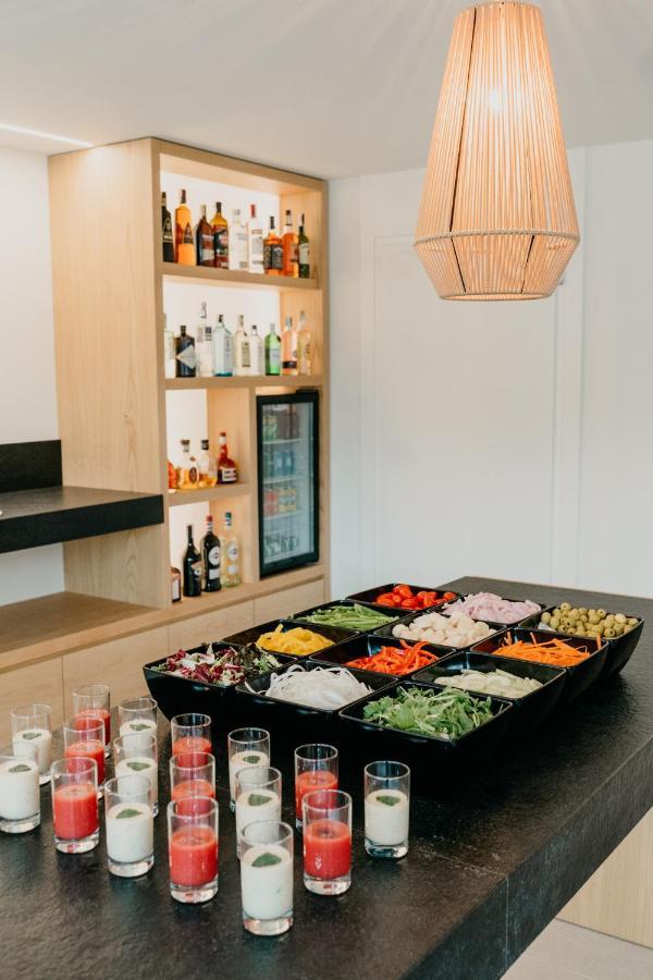 Instants Boutique Hotel (Adults Only) กัมบริลส์ ภายนอก รูปภาพ