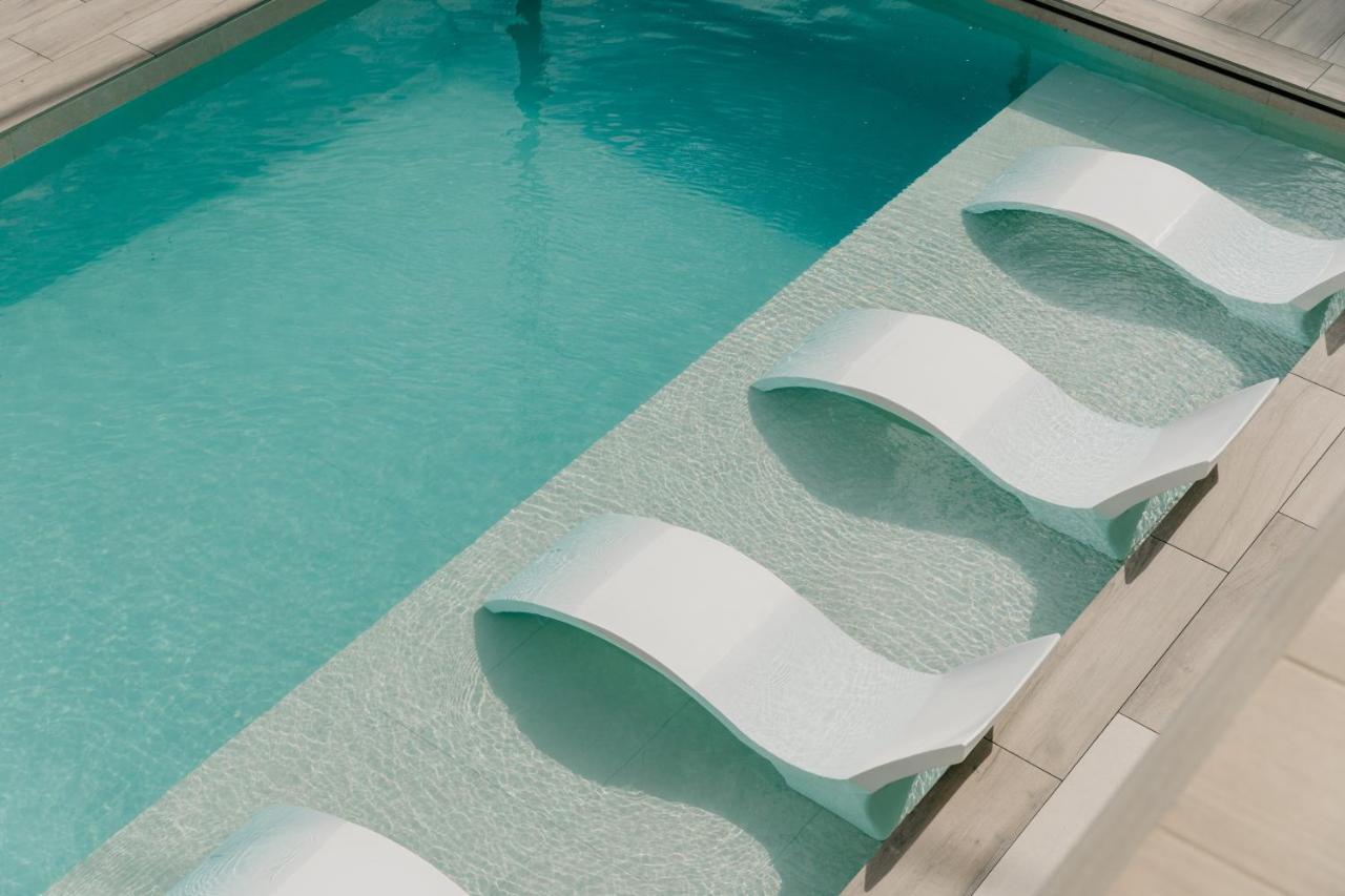 Instants Boutique Hotel (Adults Only) กัมบริลส์ ภายนอก รูปภาพ