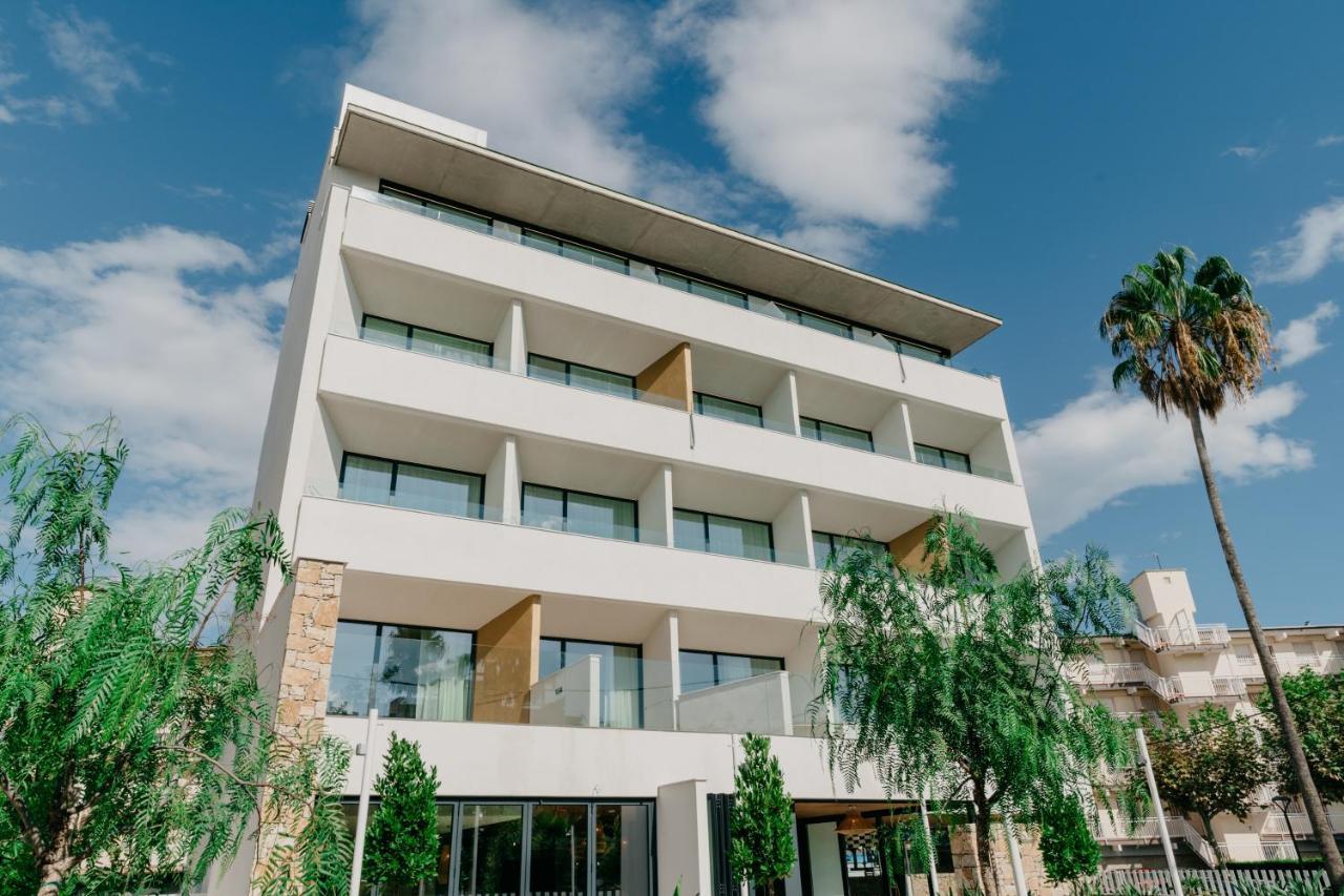 Instants Boutique Hotel (Adults Only) กัมบริลส์ ภายนอก รูปภาพ