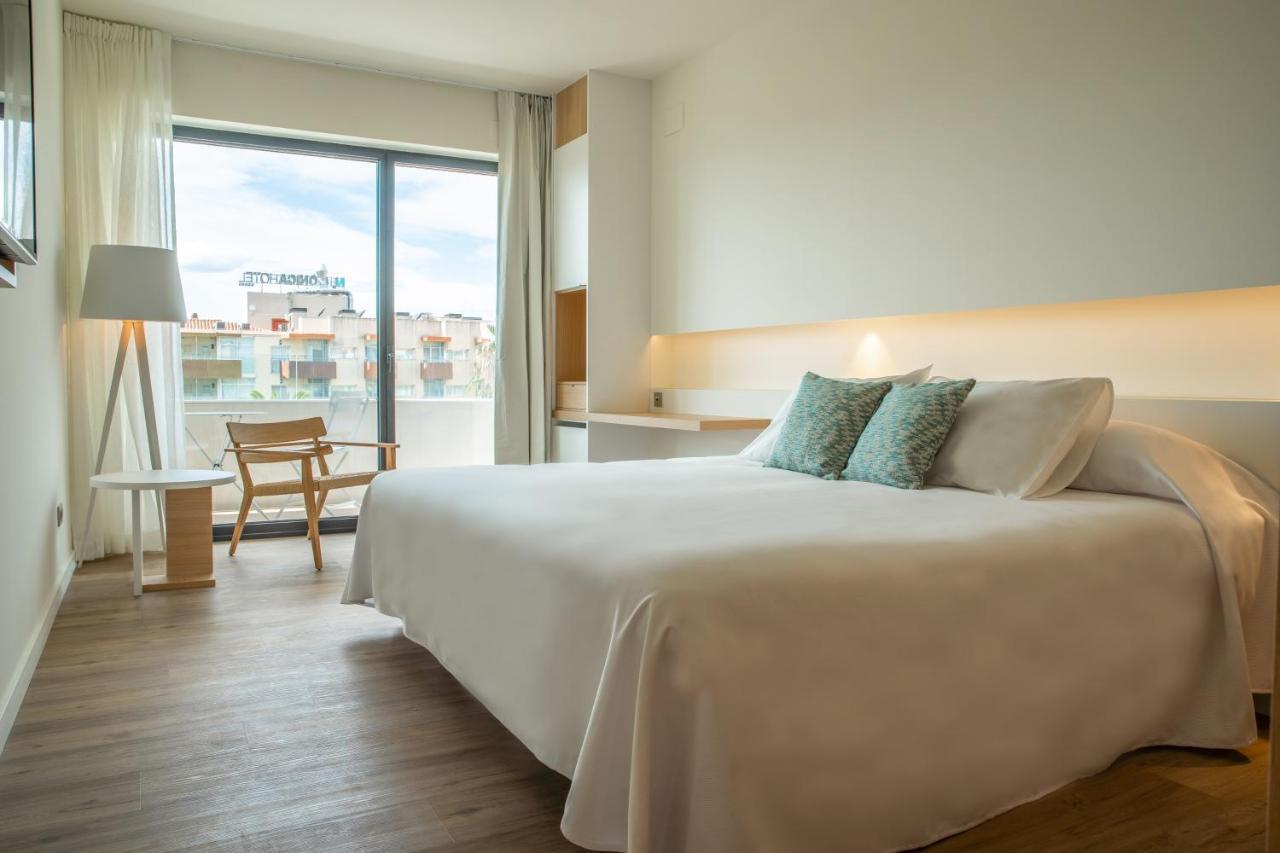 Instants Boutique Hotel (Adults Only) กัมบริลส์ ภายนอก รูปภาพ