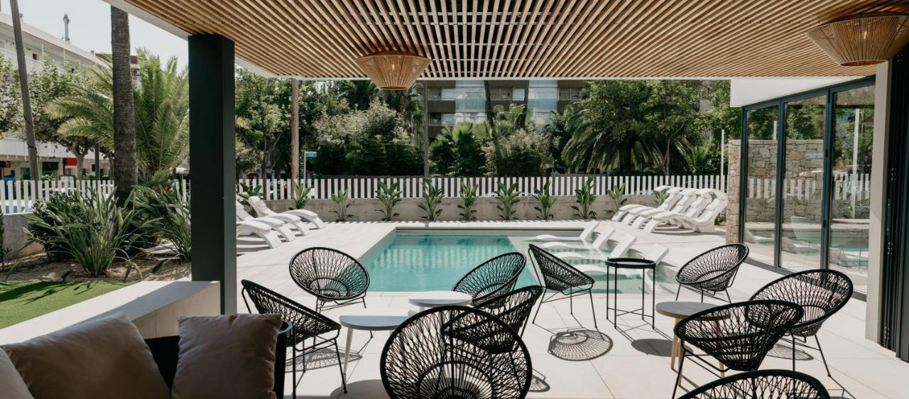 Instants Boutique Hotel (Adults Only) กัมบริลส์ ภายนอก รูปภาพ
