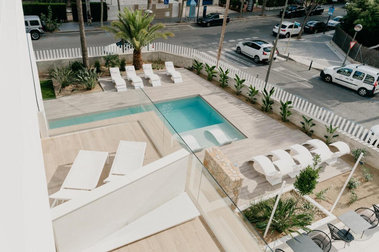 Instants Boutique Hotel (Adults Only) กัมบริลส์ ภายนอก รูปภาพ